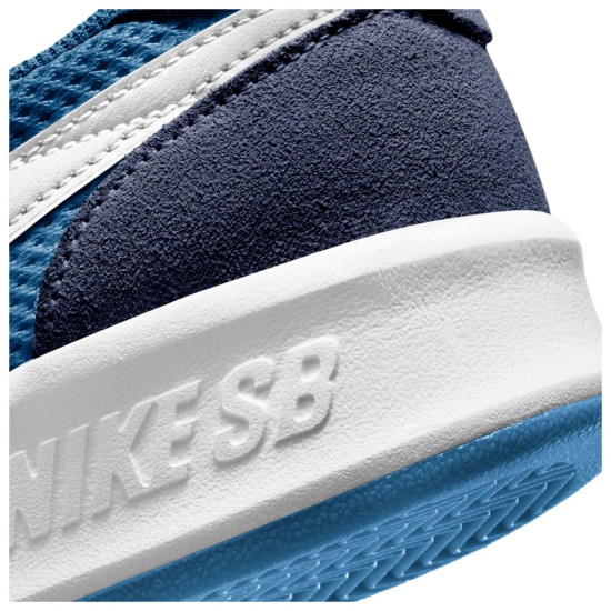 Nike SB Adversary